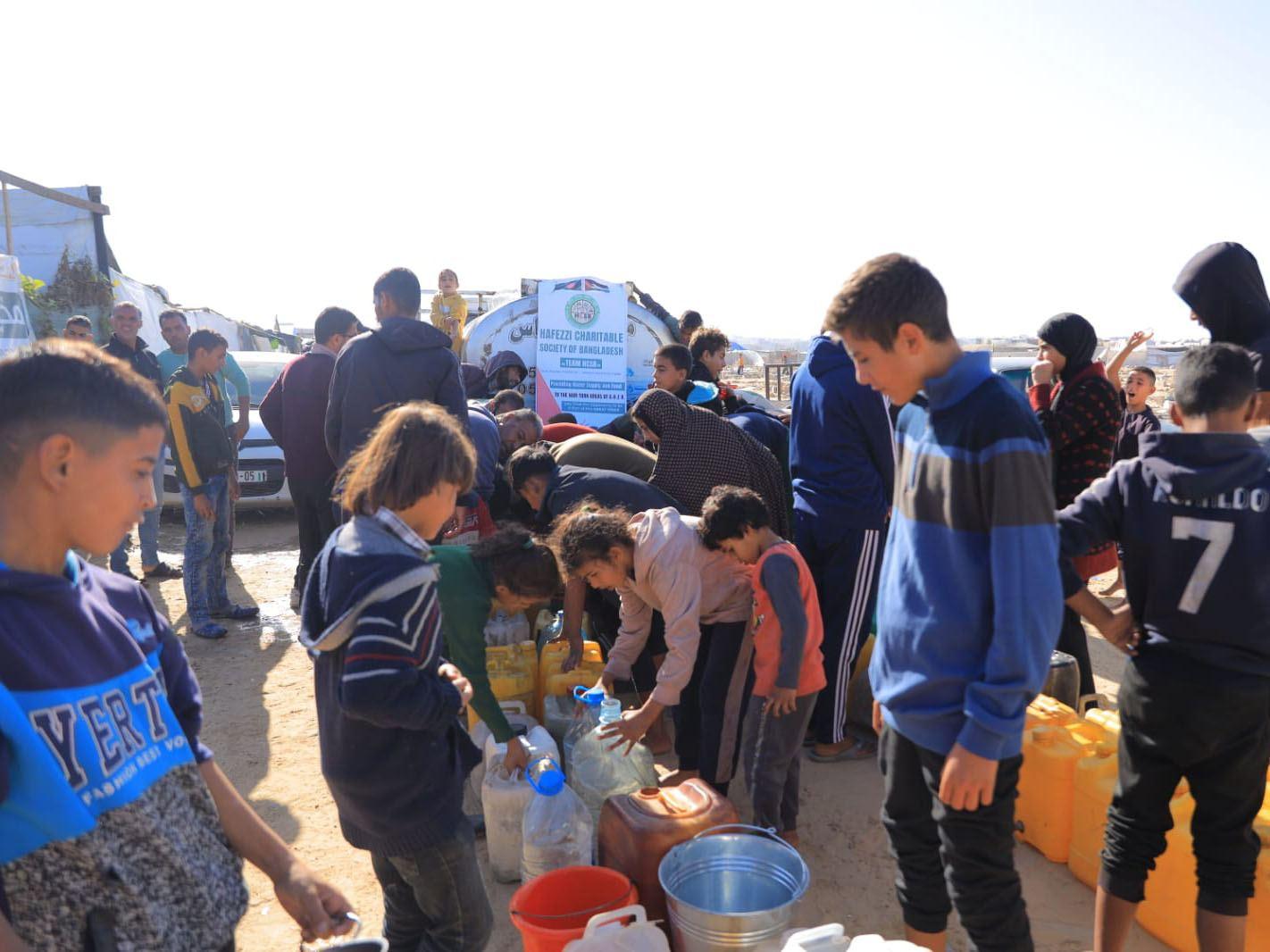 Water distribution in Khan Yunis