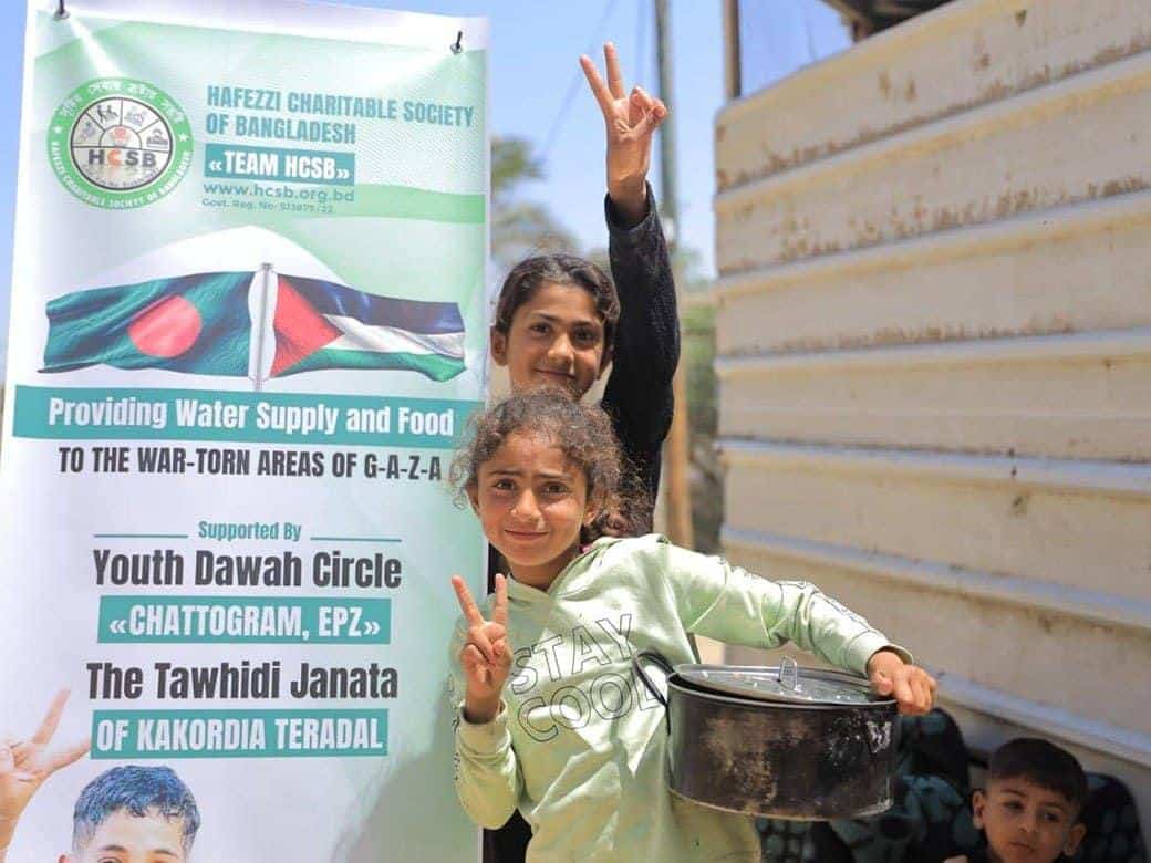 Distribution of cooked food in Gaza